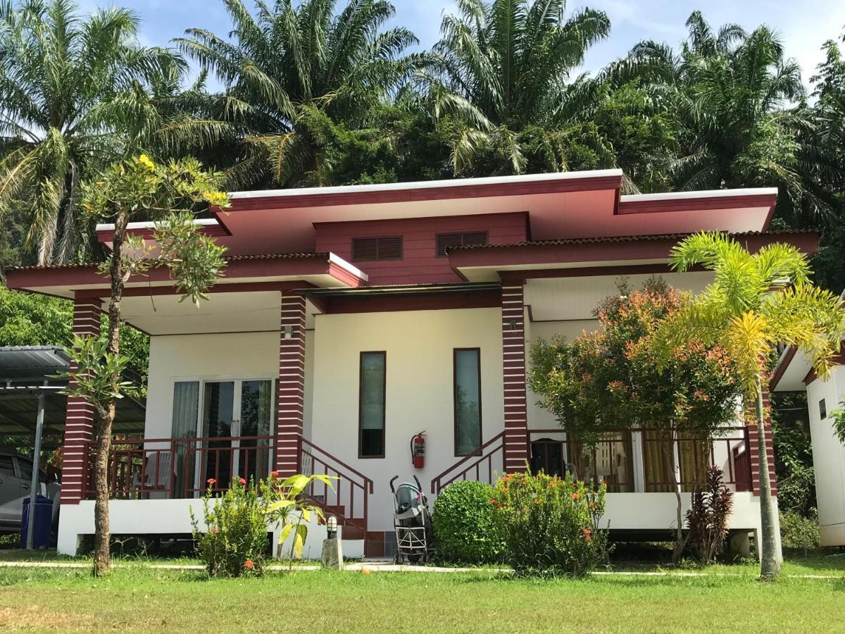 Tara House Hotel Koh Lanta Exterior photo